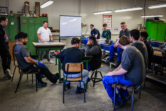 Auszubildende der Verbünde stellen dem Fachpublikum auch ihre Erfahrungen und Wünsche vor, die Sie in einem eigenen Workshop unter Anleitung erarbeitet haben. 