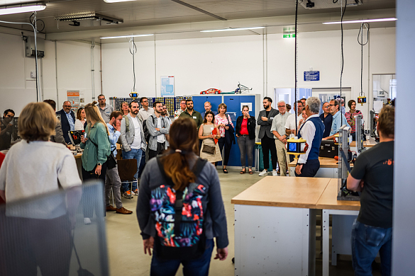 Auszubildende des Projekts Ausbildung PLUS im Seestadtverbund stellen ihre Arbeitsbereiche vor.