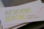 Flyer mit der Aufschrift: Aufsuchende Beratung. Erreiche deine Ziele. 
&tilde; Bildnachweis: eventfive GmbH, Indra Zilm