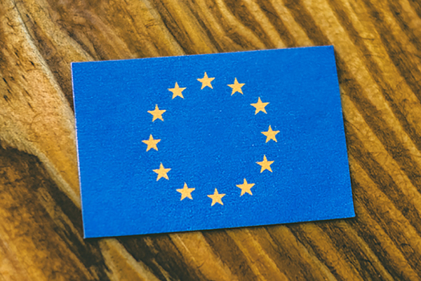 Flagge der Europäischen Union auf Holz